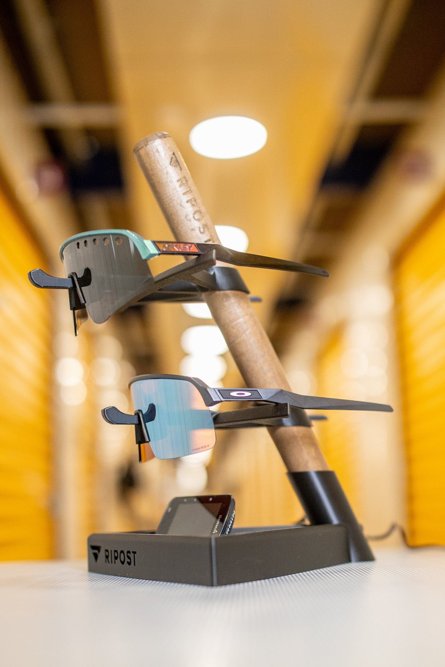 DESK | Présentoir lunettes, station de charge & support casque