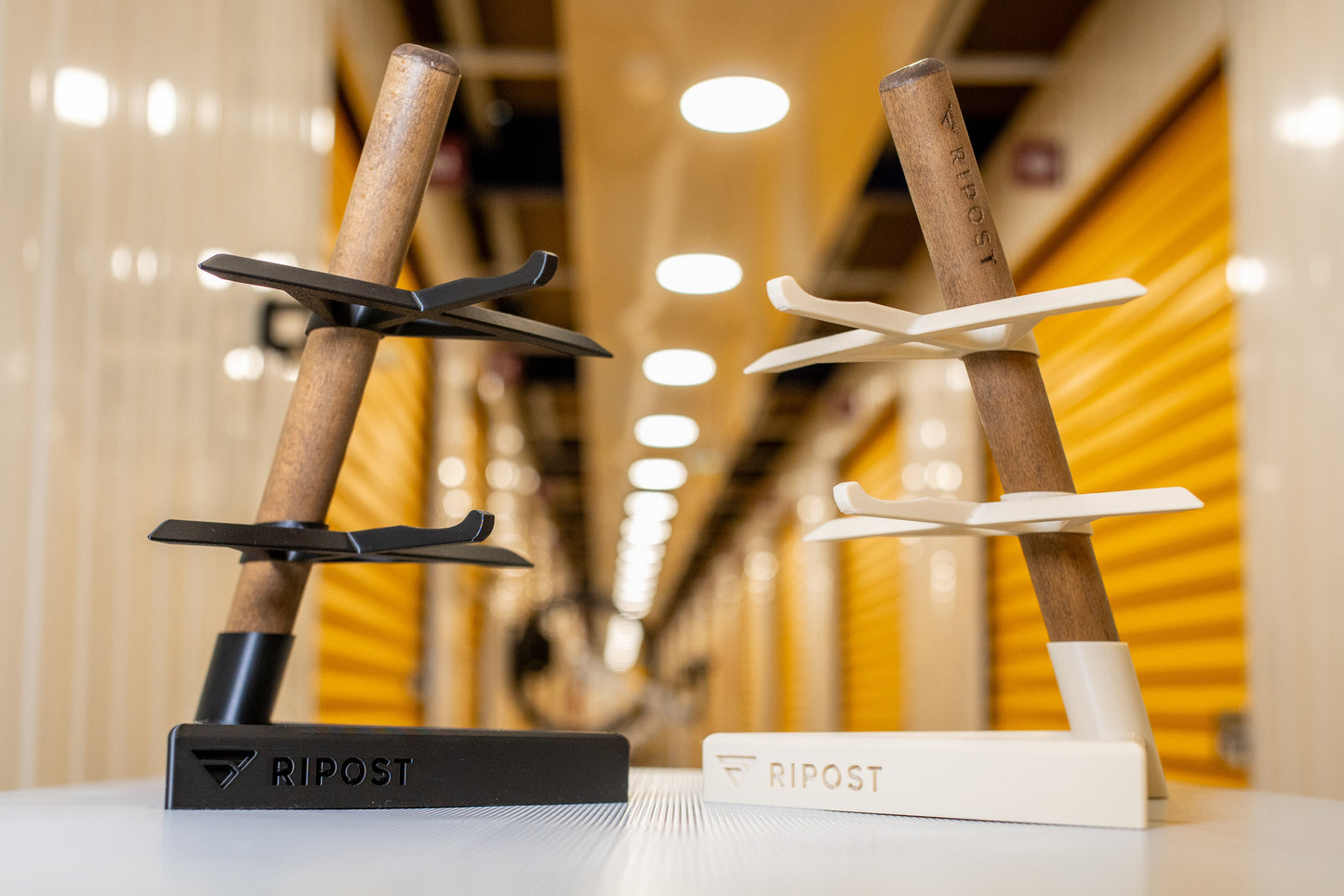 DESK | Présentoir lunettes, station de charge & support casque
