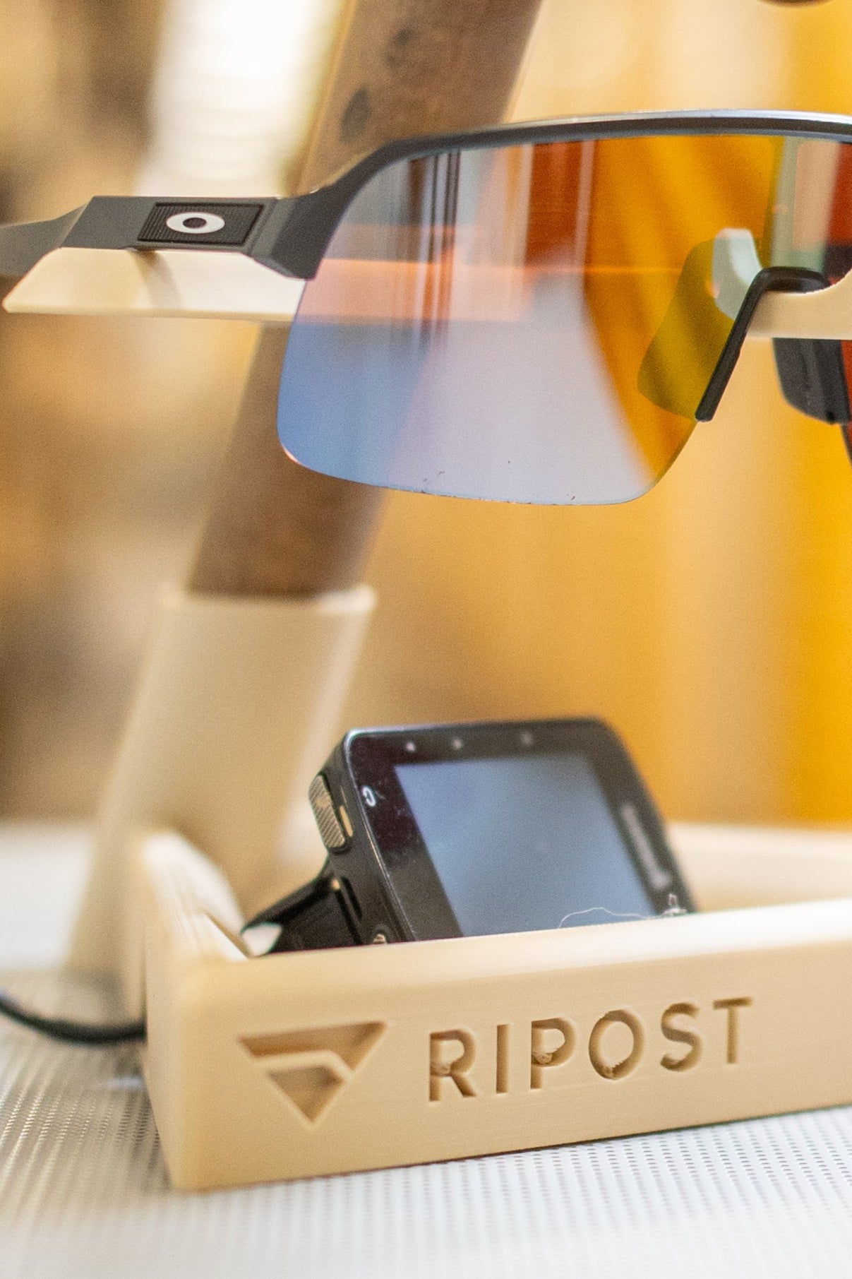DESK | Présentoir lunettes, station de charge & support casque