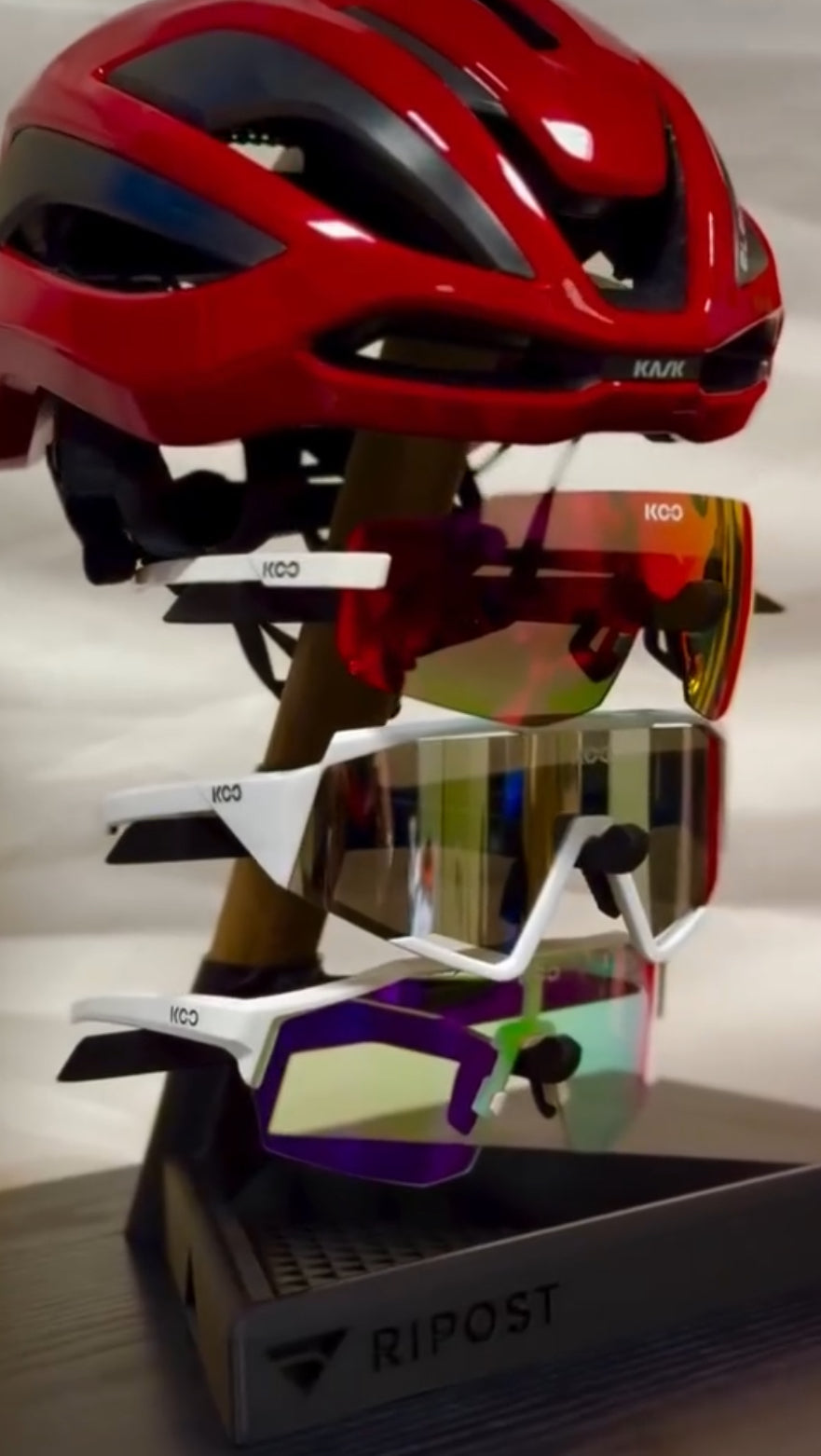 DESK | Présentoir lunettes, station de charge & support casque