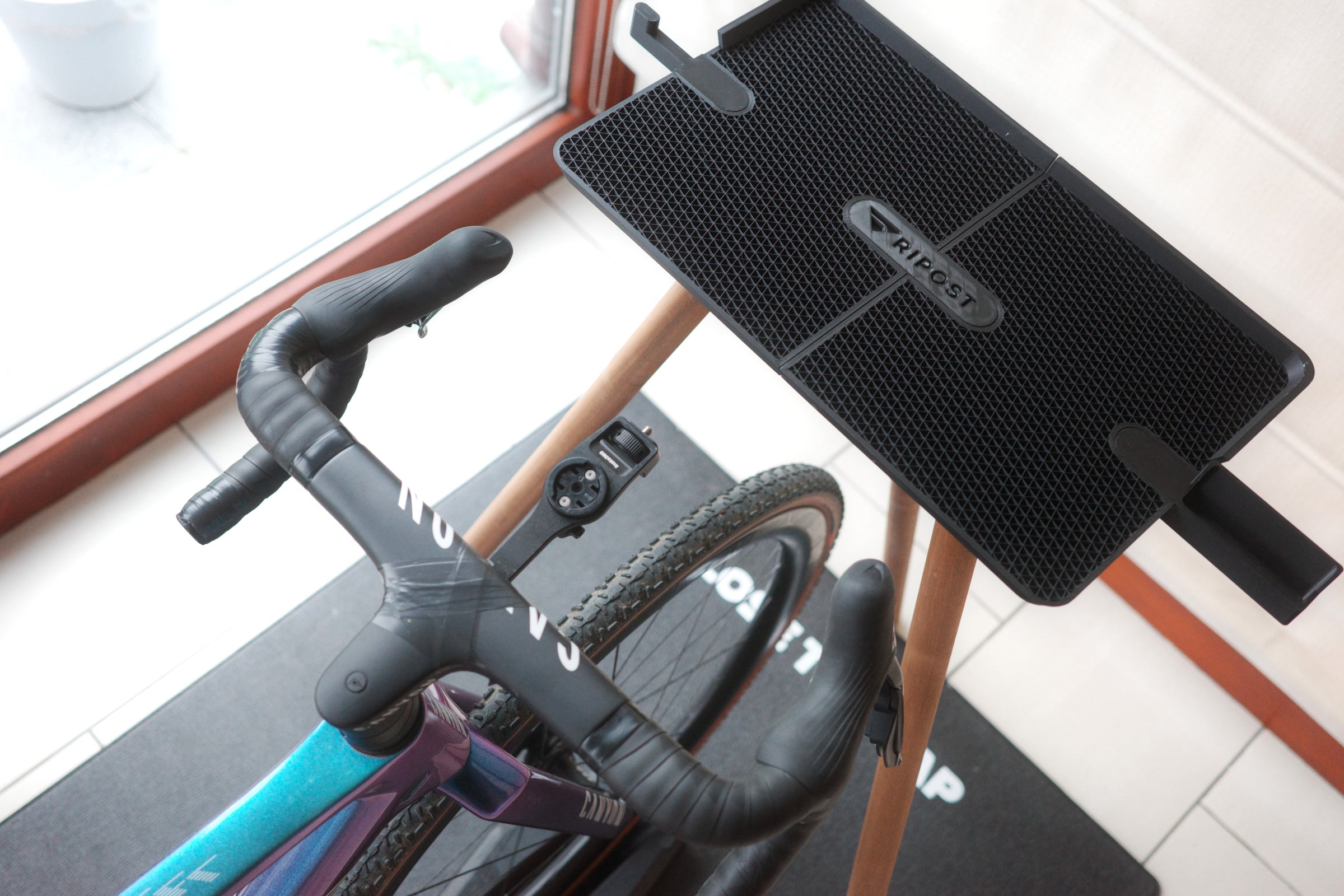 STAND - Home Trainer - Stand for tablet &amp; laptop