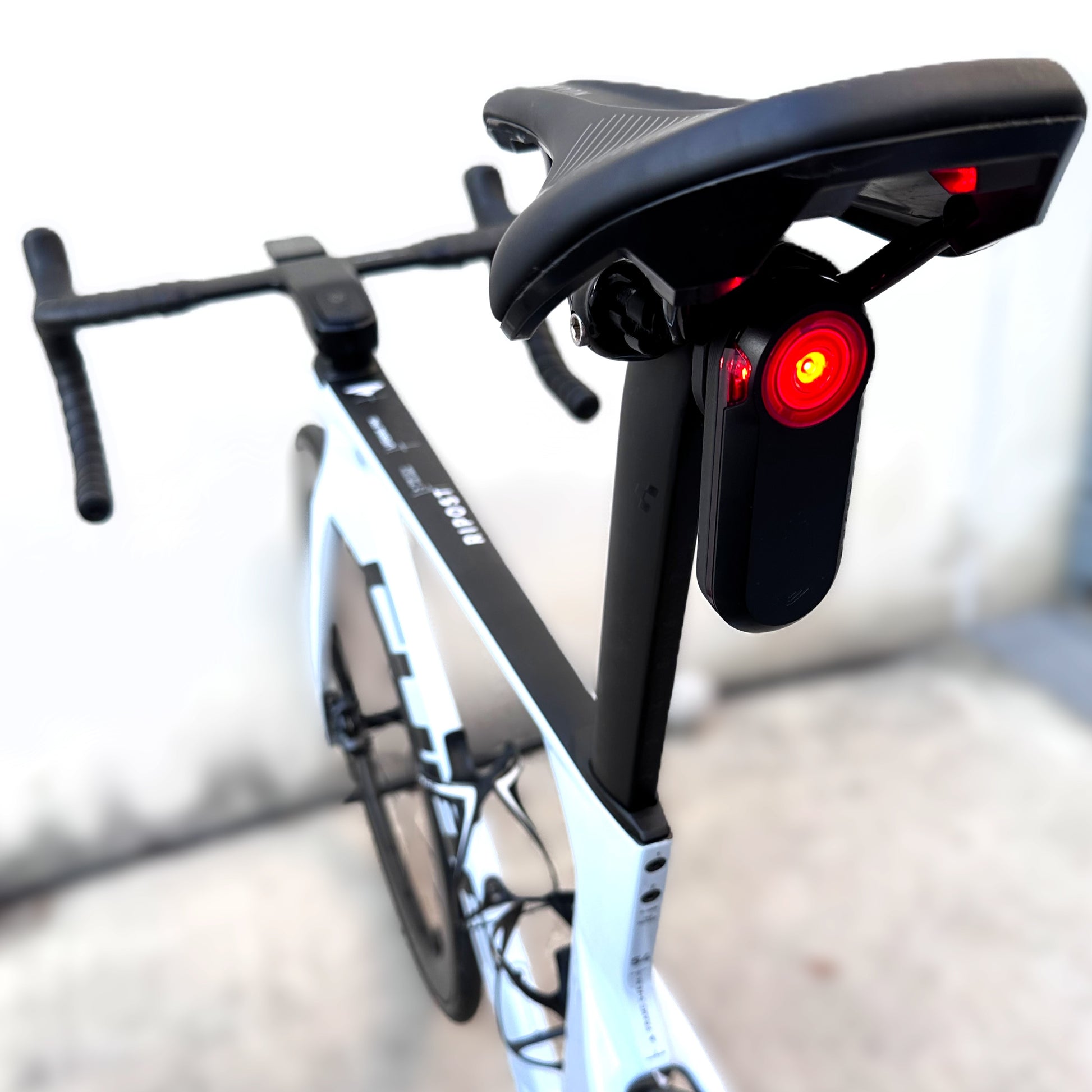 ECHO - Support sous selle – Feu arrière – Universel sur rails